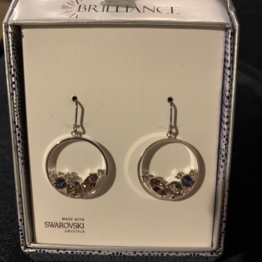 Beautiful earrings made with Swarovski crystals!